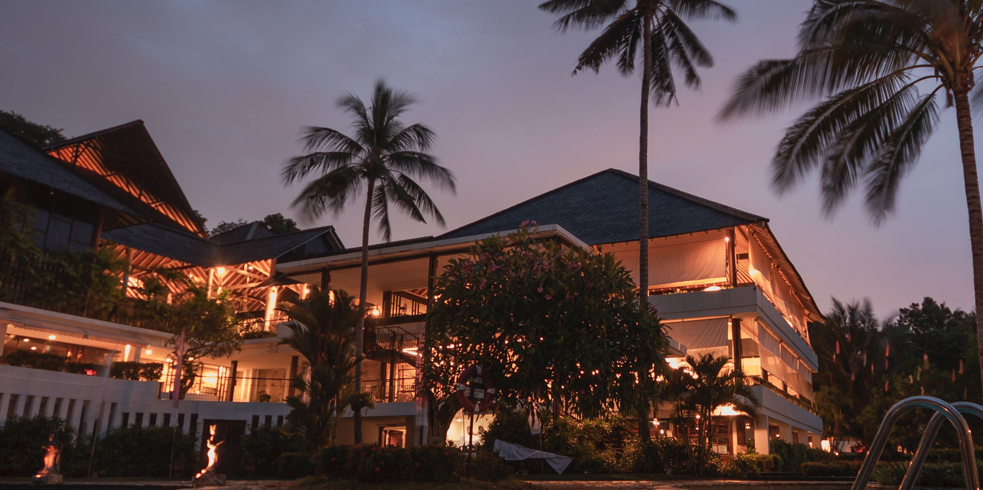 Who work in the hotel ?